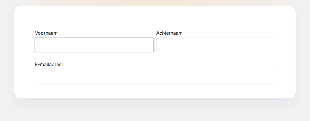 Gepubliceerd formulier met Voornaam en Achternaam naast elkaar, E-mailadres eronder en een knop Verzenden